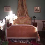 D'hotes & Du Chateau De *