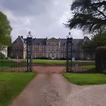 D'hotes & Du Chateau De *