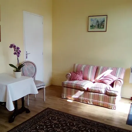 D'hotes & Du Chateau De Bed & Breakfast *