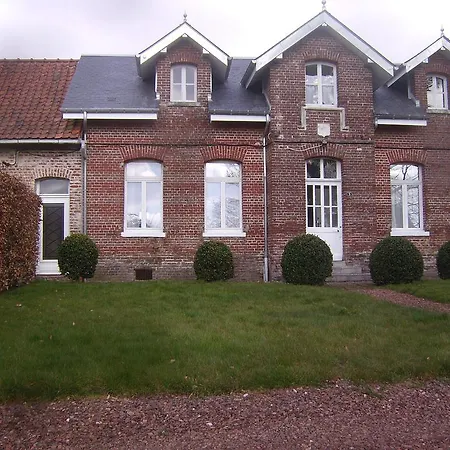 D'hotes & Du Chateau De Bed & Breakfast